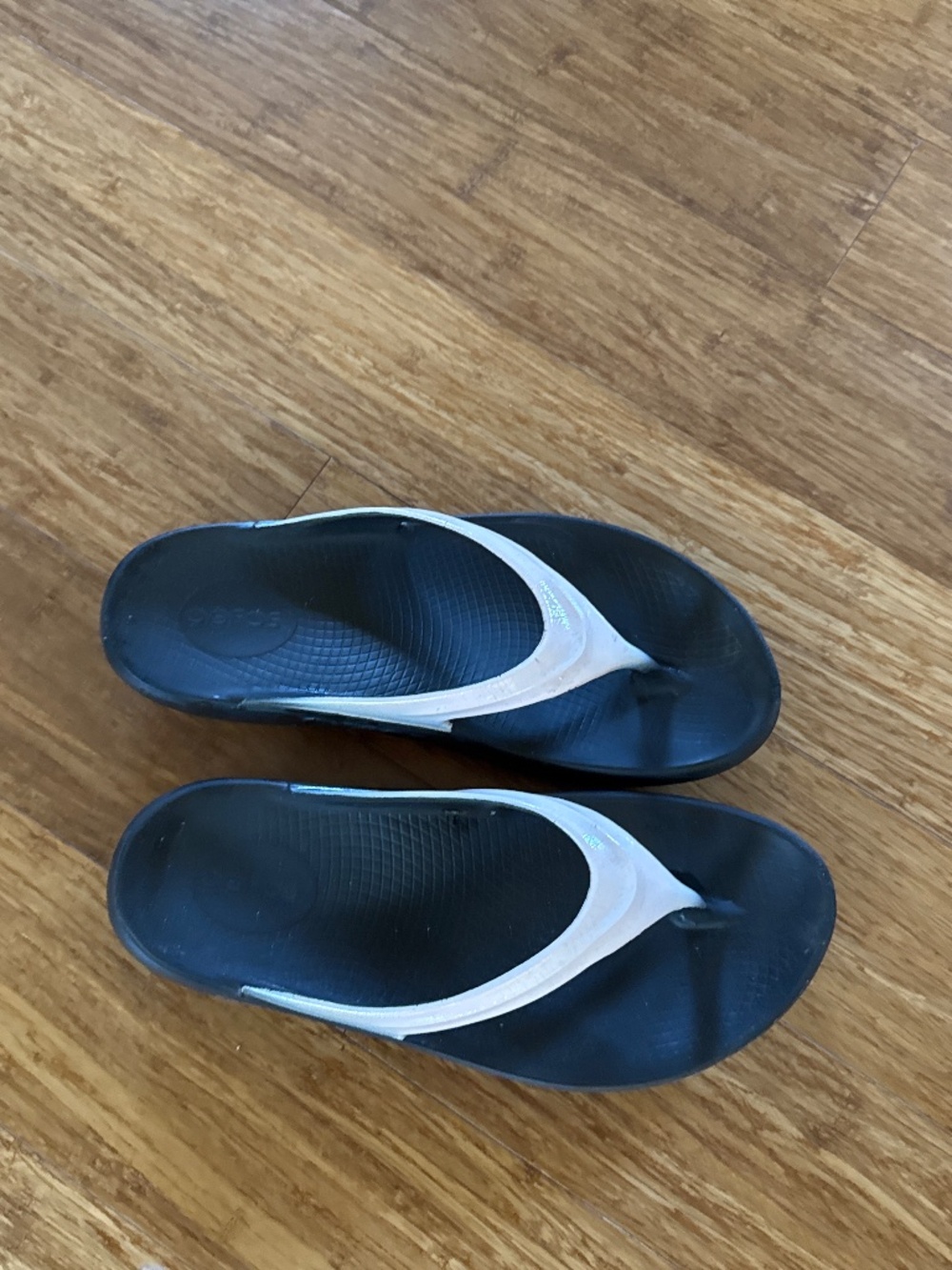 Oofos woman’s flip flops